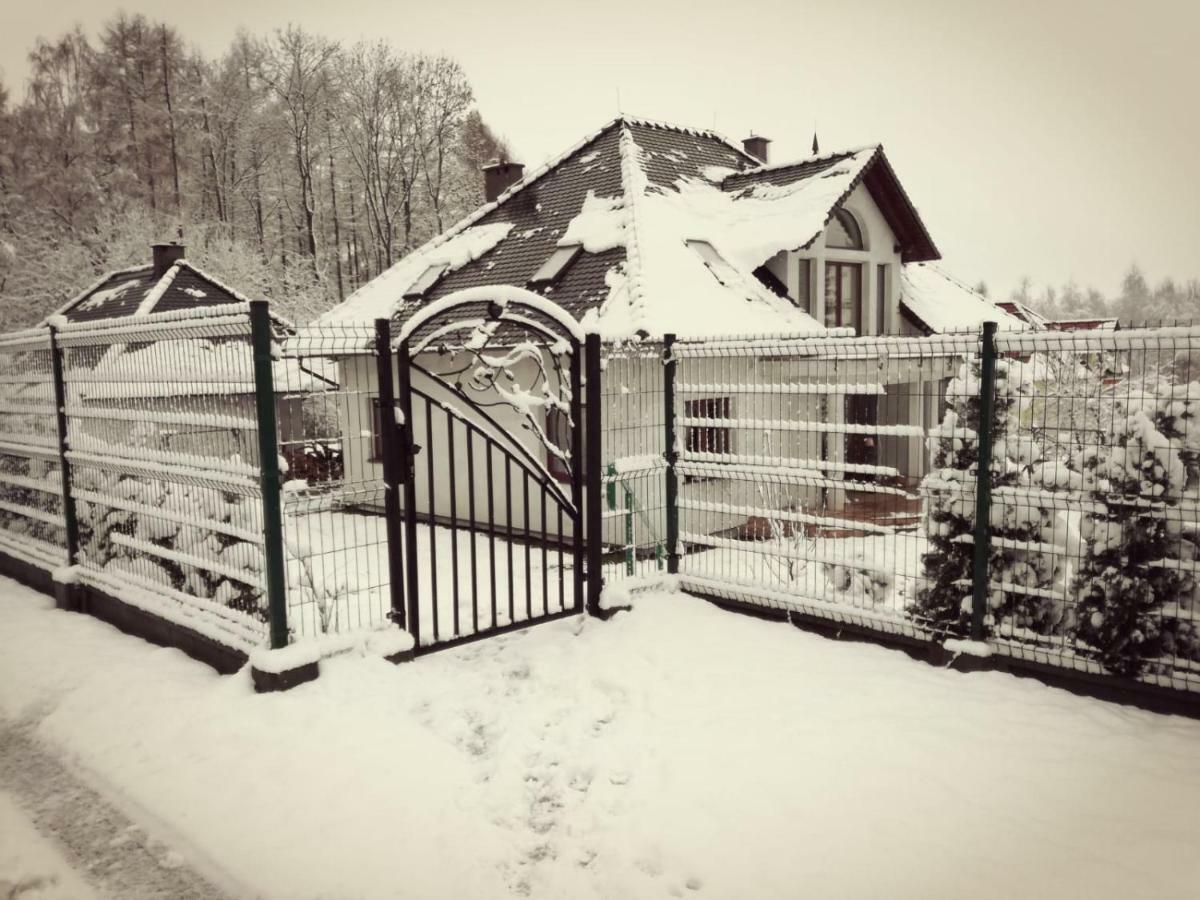 Nibylandia Dom Pod Lasem Nowa Wies Grodziska Esterno foto